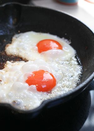 Your Best Pan To Cook Eggs For An Egg-Cellent Result Every Time