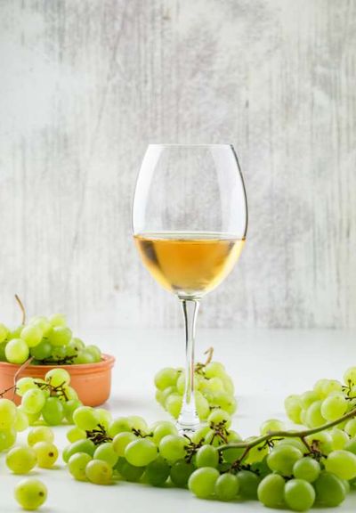 Your Helpful Guide To White Wine Temperature: Tips For Proper Storage And Serving