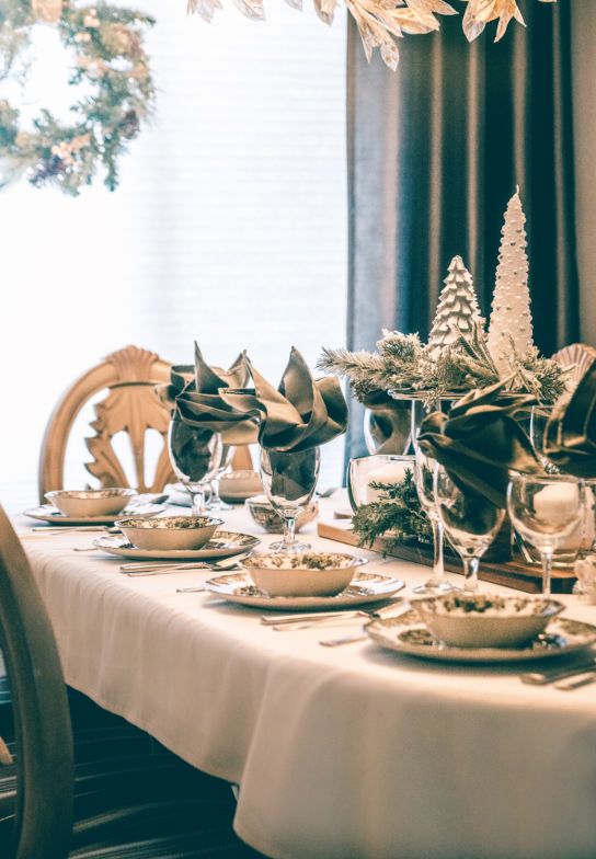 3 Elegant Christmas Tablescapes: Get Inspired By These Festive Looks