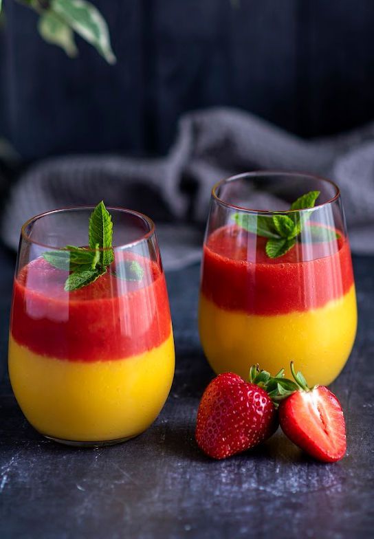 Make Your Refreshing Mango Strawberry Smoothie In 5 Easy Steps