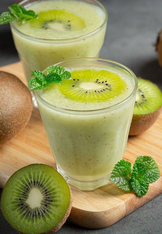 Four Favorite Healthy Drinks: Kiwi Smoothie Recipes For You